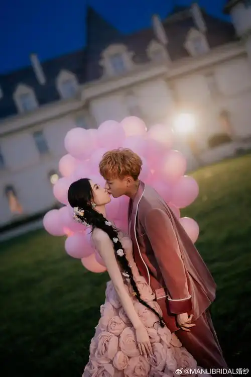 婚纱:eliesaab bridal玫瑰礼服:nicole felicia紫色礼服:prof·jimmy