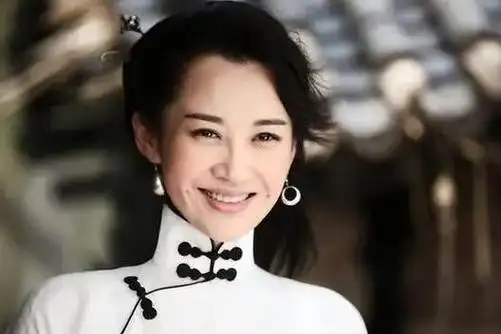 许晴:24岁爱上王志文,恋爱4年无果,牵手刘波险背2.7亿美元巨债