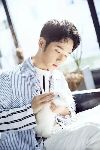 组图:蒋敦豪新歌《小草》上线 改编蒙古民歌质朴脱尘