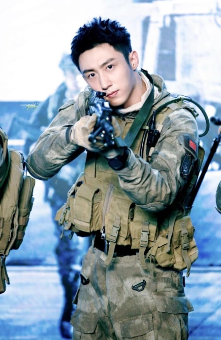 黄景瑜成兵哥哥专业户,新片维和警超硬汉,新剧特种兵成李沁铁粉