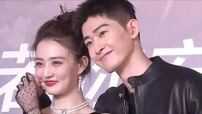 张翰捏徐璐,仔细看了数次,是真捏,他们笑得真开心!-娱乐视频-搜狐视频