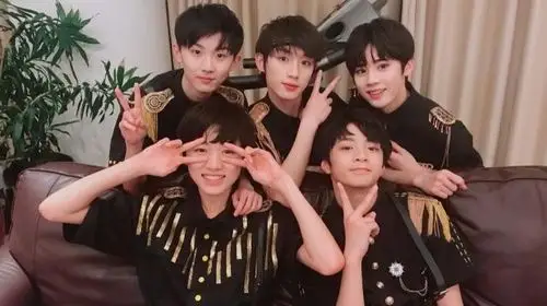 tfboys师弟团决赛夜全员出道粉丝戏称花2000万追一部高级团综