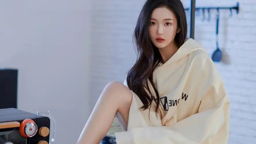 清纯长发美女曹婉瑾,精选电脑壁纸免费下载