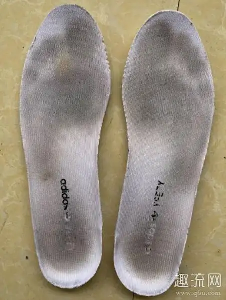 yeezy鞋垫掉字正常吗 yeezy鞋垫能拿出来吗