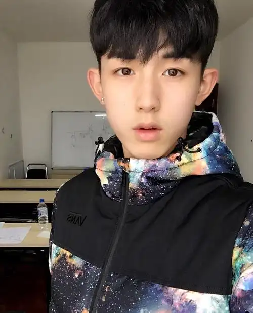 p>郭俊辰,1997年10月1日出生于吉林省长春市,中国内地男演员,毕业于