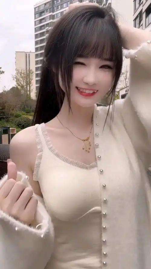 漂亮可爱的虎牙妹妹笑起来真好看-度小视