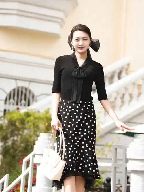 ootdi波点鱼尾裙套装打造简约的浪漫职场