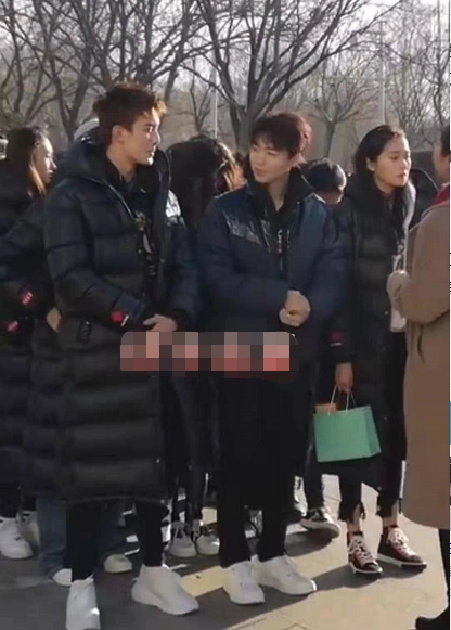 原创关晓彤王俊凯吴磊三人同框小凯身高引热议三石弟弟鞋子怎么说