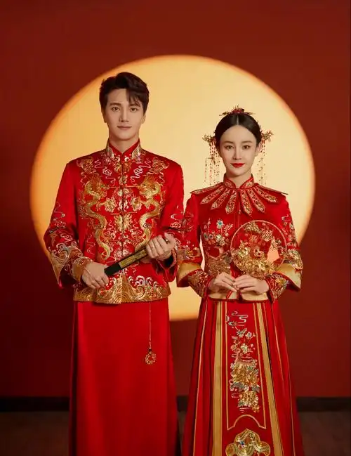 张檬晒与金恩圣婚纱照 中西韩三种造型超甜蜜_凤凰网娱乐_凤凰网