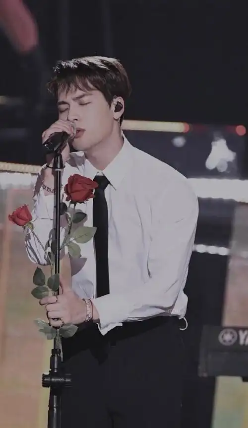 王嘉尔官宣熊猫团