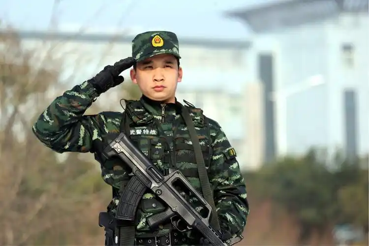 以战士的名义,致敬母亲.