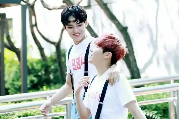 d 韩娱|"最萌身高差!"…组合里相爱相杀的长短line