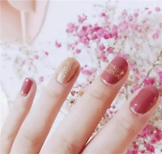 夏日美甲显手白的指甲油颜色