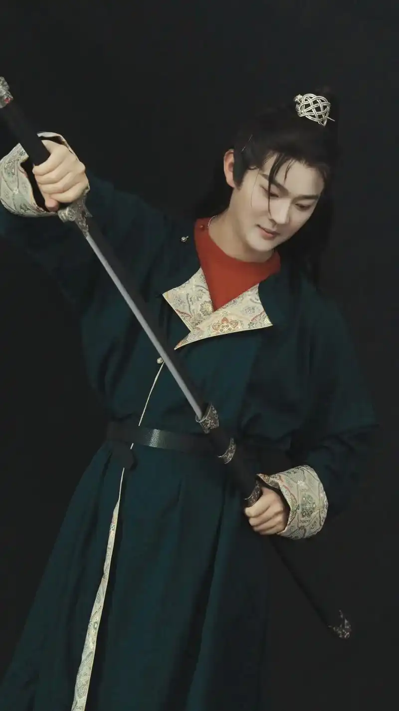 男儿不展风云志,空负天生八尺躯  #我的侠客梦 #古装造型  - 抖音