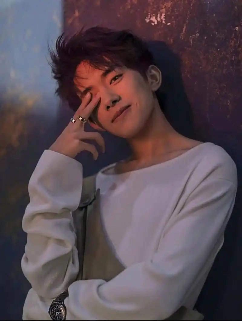 易烊千玺神仙壁纸图片 爱了爱了99 易烊千玺帅死我了06