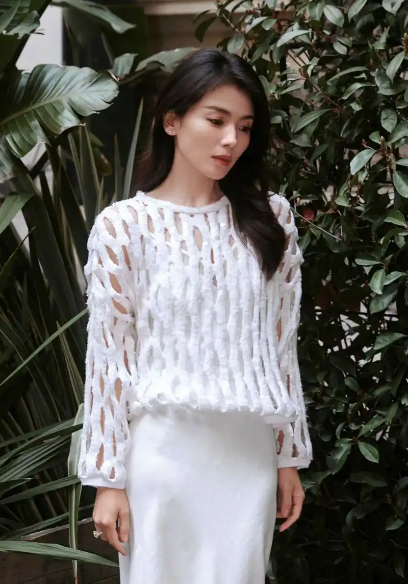 刘涛白色长裙优雅时尚写真