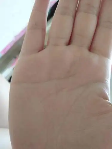 婚姻线右手有断开是怎么回事?