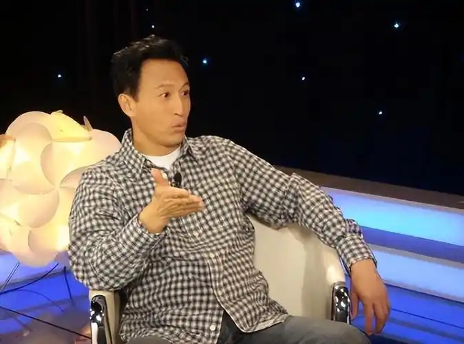 回顾王洛勇是胡歌的恩师独闯美国16年感激19岁嫁给自己的丁宁