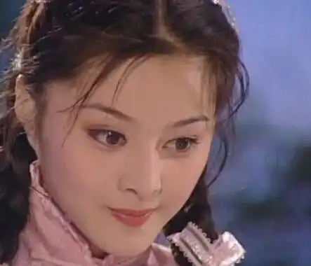 十五:白小蝶 《马永贞》中范冰冰饰演白小蝶,美丽可爱,那时候范冰冰才