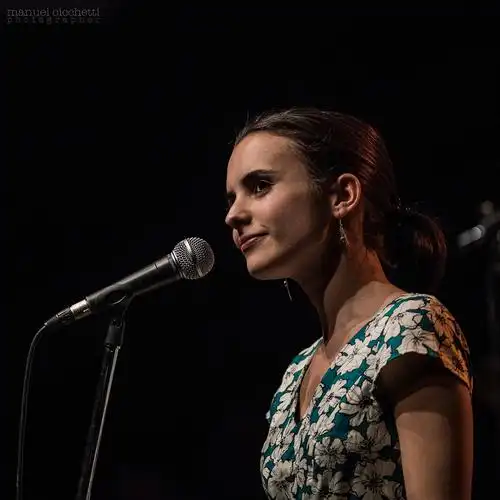 西班牙新生代爵士歌手小号手安德烈娅莫蒂斯