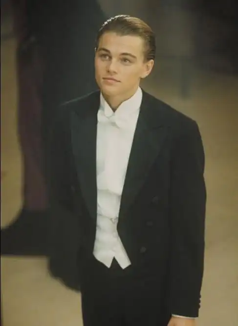 小李子为什么能被称为男神?看完他年轻时照片你就明白了!