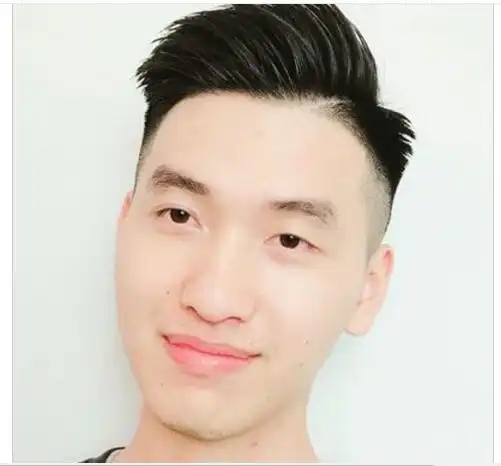 时尚的男生铲青式发型 前卫也显个性