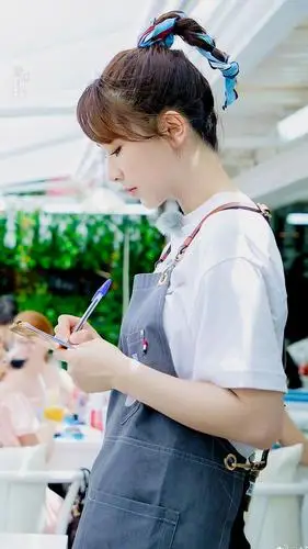 中餐厅第三季杨紫可爱风手机壁纸