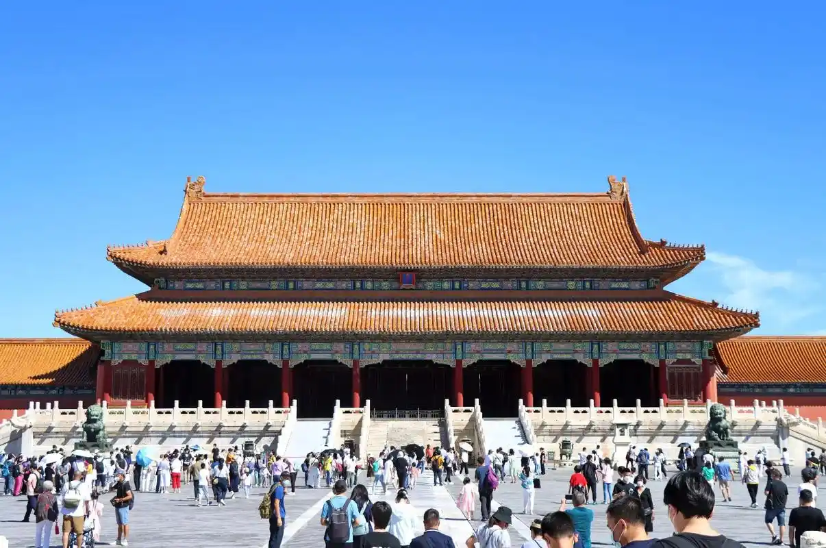 太和殿又称"金銮殿",是紫禁城中最大的殿宇,东方三大殿之一.