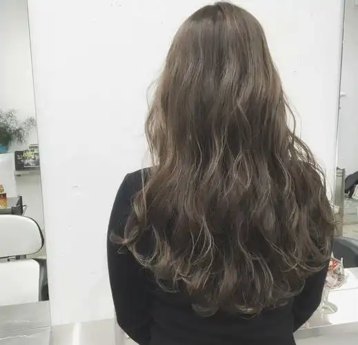 长发大波浪只看背影都觉得美