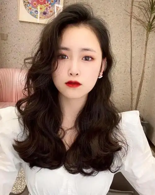 2021年最流行卷发来了,试试这几款,百搭气质又显脸小