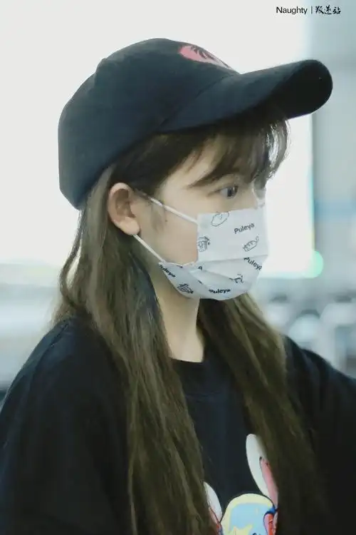 赖美云超话7815#赖美云 抖音七夕歌会#  机场丨20230820 csx  奶