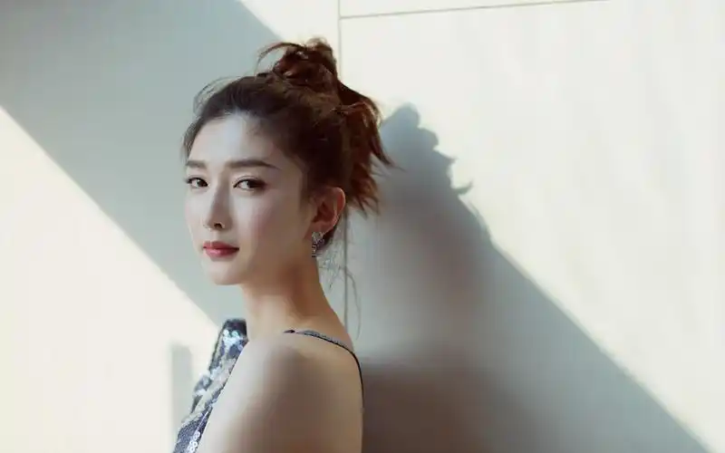 江疏影美人鱼裙性感优雅桌面壁纸