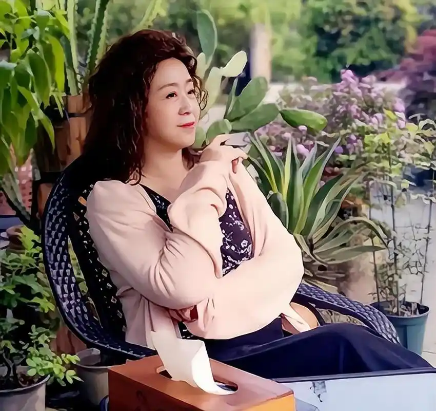 张国立前妻罗秀春(张国立前妻罗秀春:不顾父母反对下嫁穷小子)