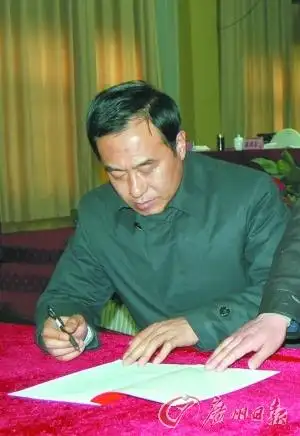 > 正文         原标题:不满管教严 雇网友弑父杀姐     河南鹿邑原