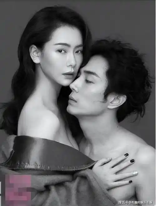 李承铉也在微博上回复了她:"九年的时光,仿佛转瞬即逝.