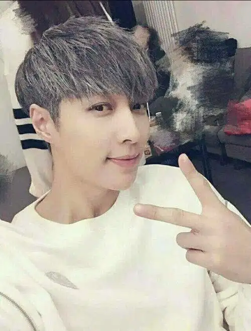 男星染白头发,何炅垫底,郭晓东前三,第一很综艺