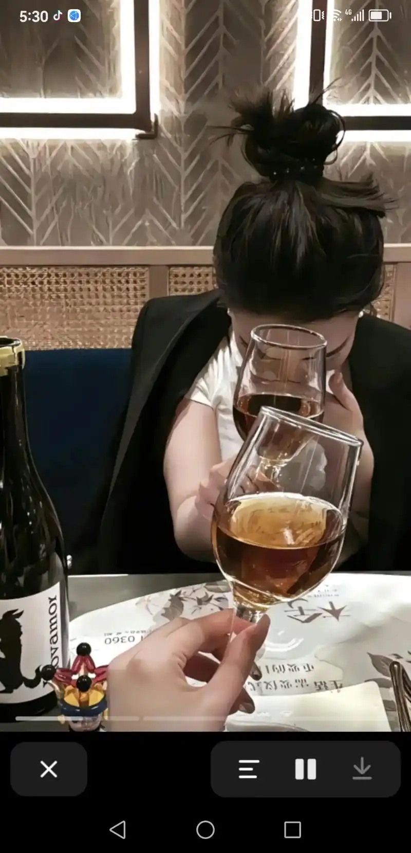 酒这个东西,要么不喝,要么喝醉,半醉不醉.不是心酸,就是流泪 - 抖音