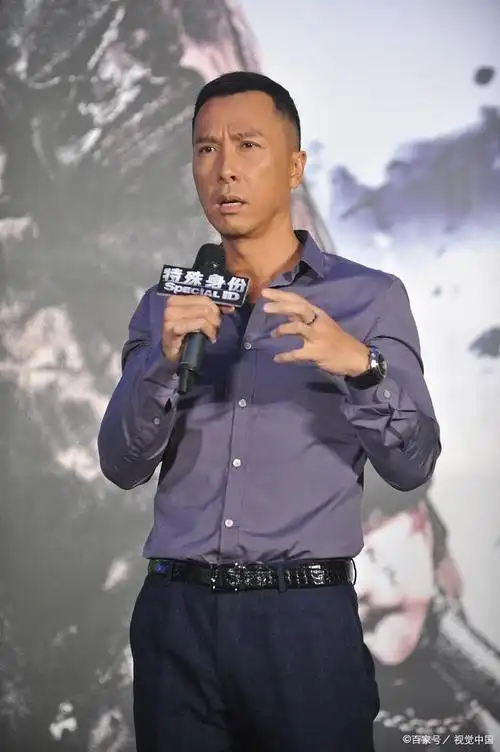 "肌肉猛男"甄子丹