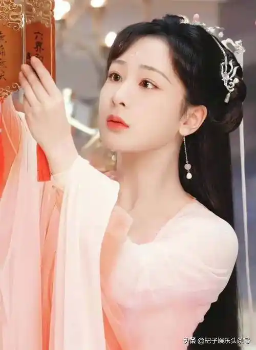杨紫最好看的一次古装扮相,不是颜淡,也不是锦觅_造型_对比_电视剧