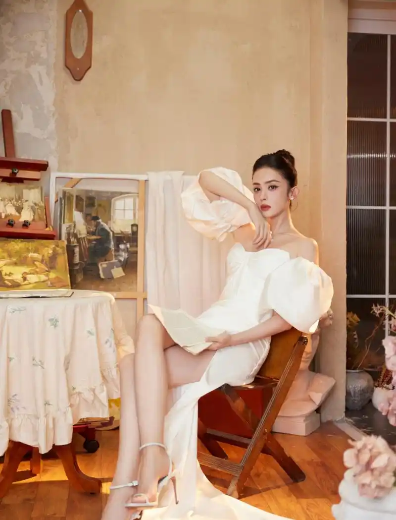 古力娜扎白色抹胸裙美艳写真图集