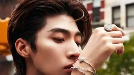 你正在追的泰国泰剧 泰国时尚圈明星blue pongtiwat最新杂志