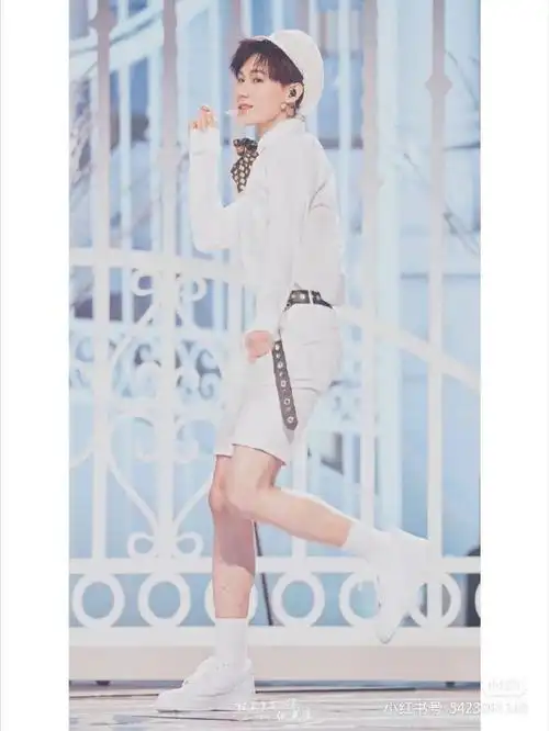 张真源超话来欣赏爱酱的雕塑美小腿7821566汀到了嘛@时代少年团