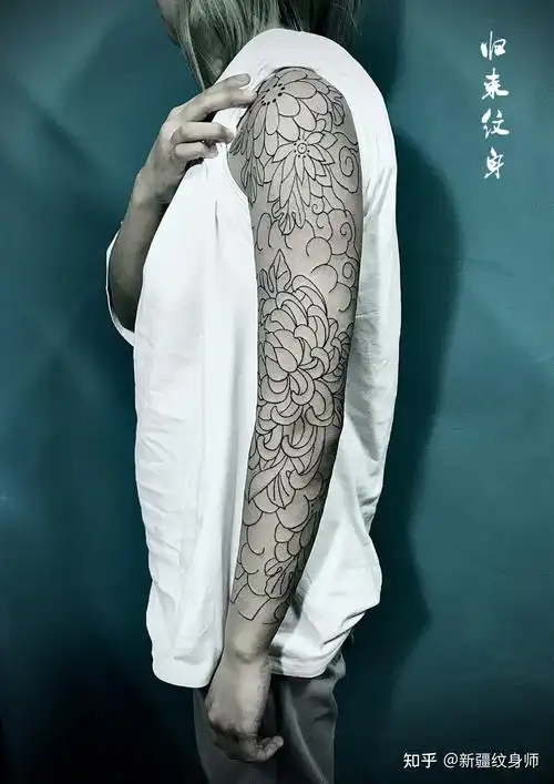 菊花花臂线条纹身期待上色效果