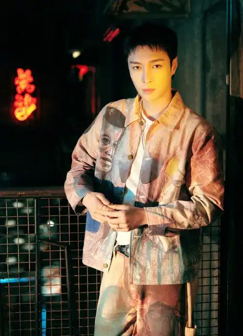 张艺兴打卡何岸上班的地方##张艺兴长沙夜生活直播花絮照