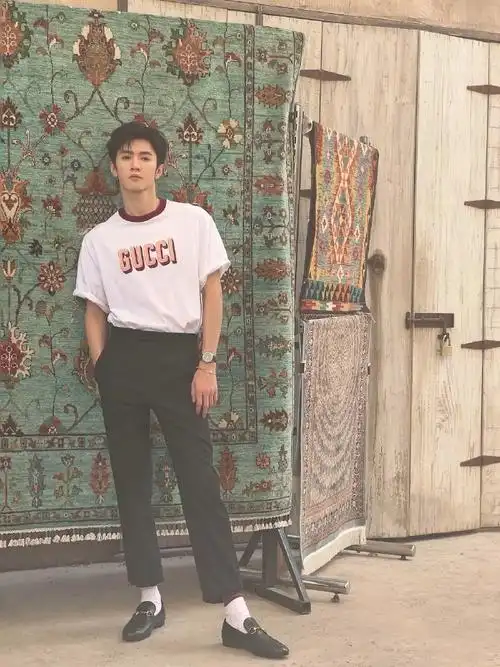 《f风尚志》四月刊封面故事大片窥见陈哲远的旅行日常,多样化风格展现