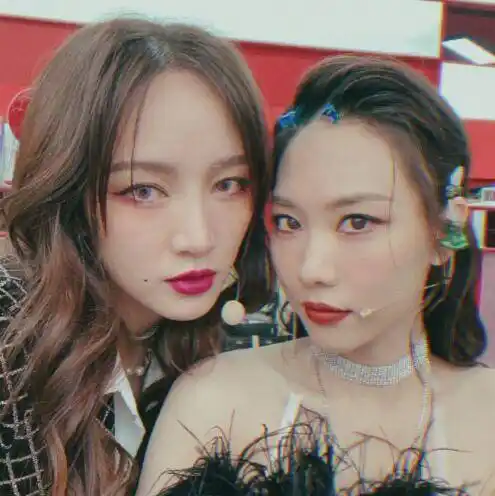 孟佳为王霏霏庆生