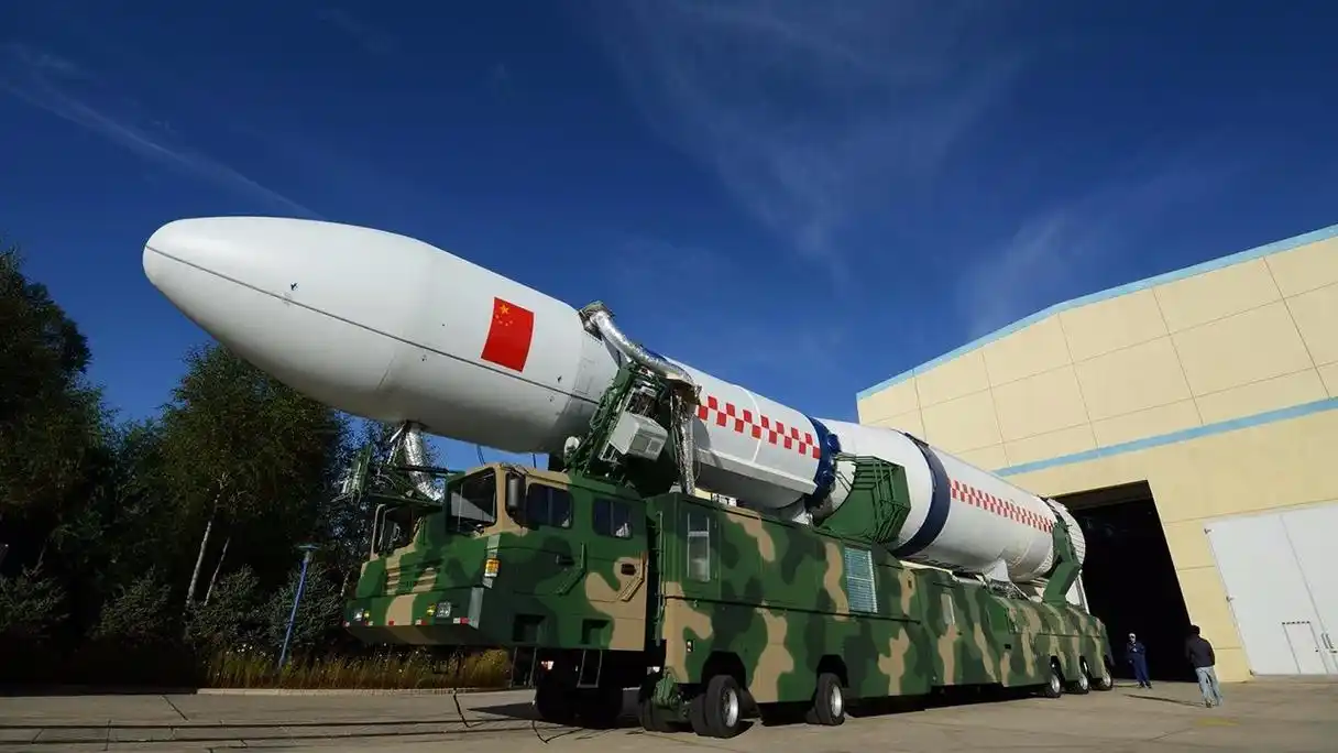 中国军事技术大揭秘,先进武器颠覆传统军事格局,西方望尘莫及?