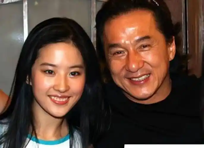 就连李冰冰都只能屈居女二的位置,让小有名气的刘亦菲与李连杰和成龙