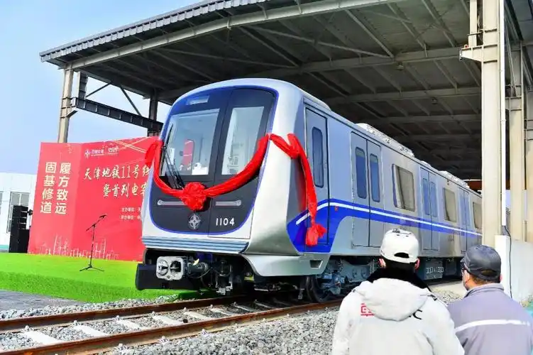 在东丽区七经路与先锋东路交口建设的七经路车辆段成功入轨试车,标志