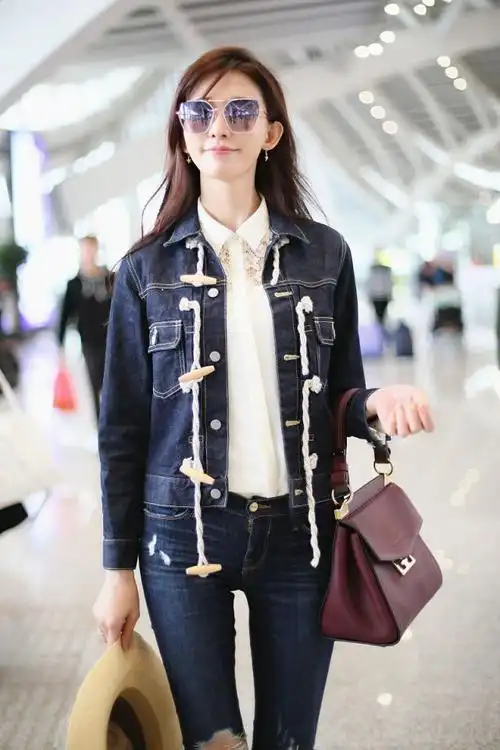 林志玲街拍:牛仔夹克 破洞牛仔裤 帅气丹宁风